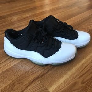 Jordan 11’s. Black and white